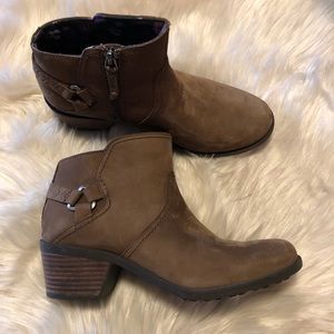 Teva brown nubuck ankle boots stacked heel side zip size 8